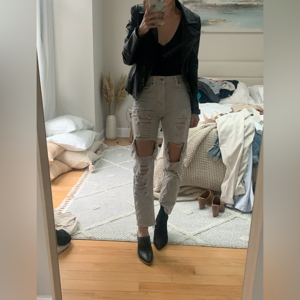 American Eagle Distressed Light Gray Denim Jeans